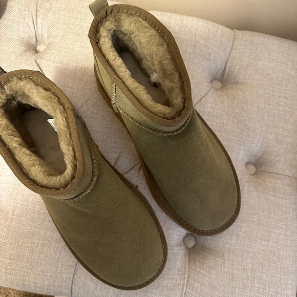 UGG ankle boots - Picture 1 of 7